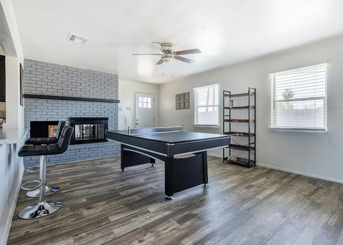 Cozy 3br House Near Attractions & Shopping