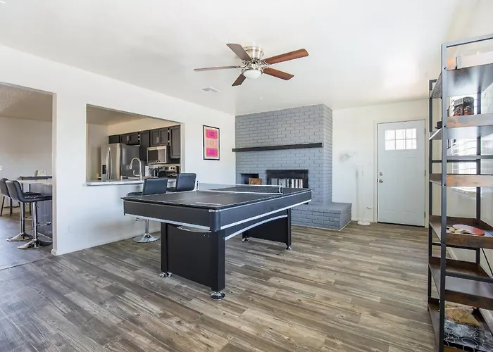 Cozy 3br House Near Attractions & Shopping Apartment *