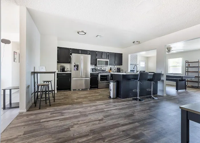 Apartment Cozy 3br House Near Attractions & Shopping