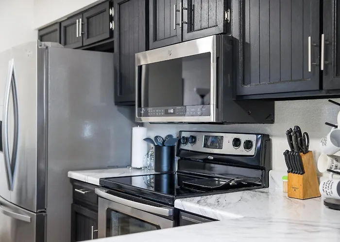 Apartment Cozy 3br House Near Attractions & Shopping *