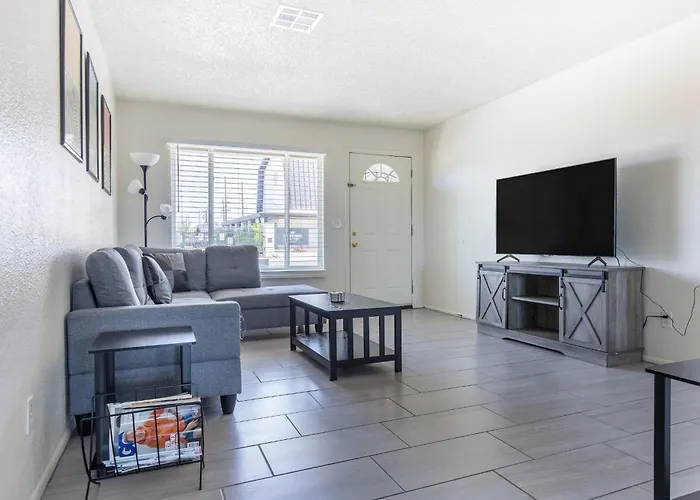 Apartment Cozy 3br House Near Attractions & Shopping