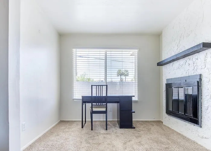 Cozy 3br House Near Attractions & Shopping *