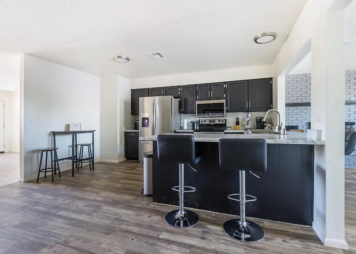 Apartment Cozy 3br House Near Attractions & Shopping *